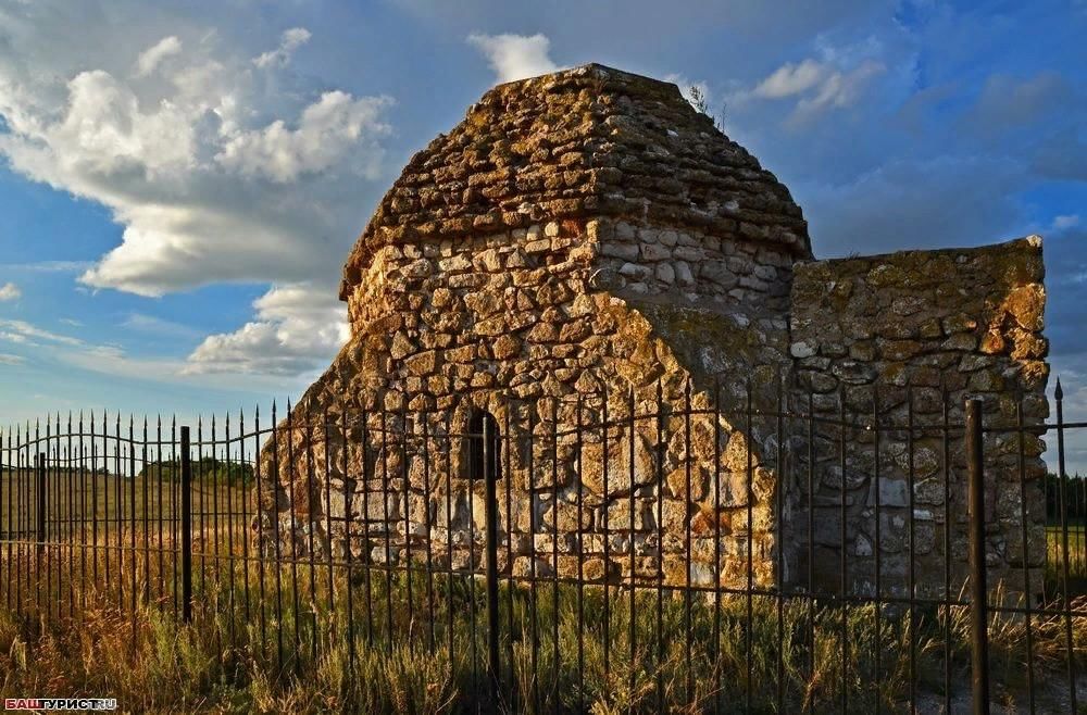 Мавзолей турахана в чишминском районе фото