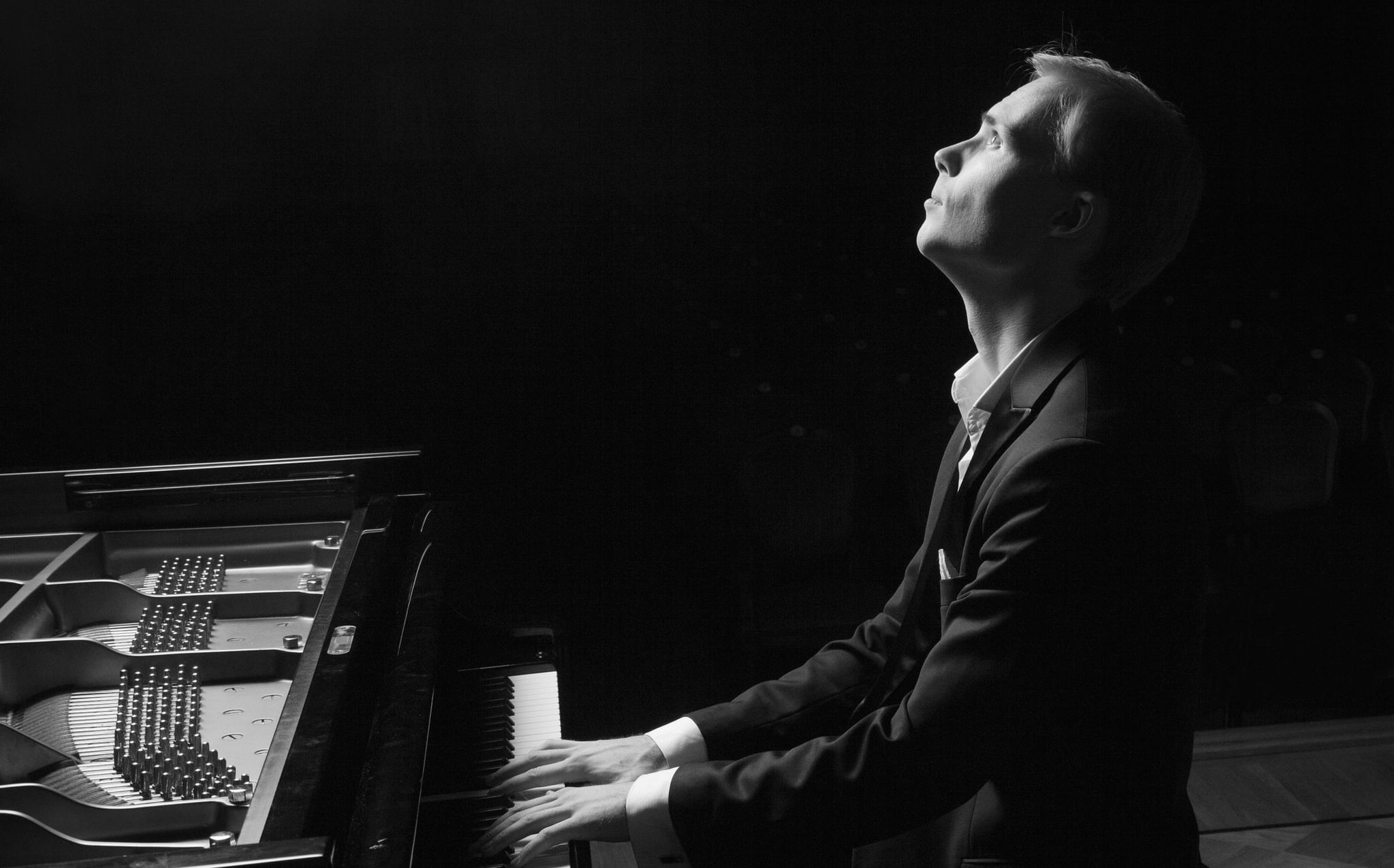 Исполнитель piano. Андрей Дубов фортепиано. Андрей Дубов (фортепиано, Москва). Дубов пианист. Исполнитель на фортепиано.