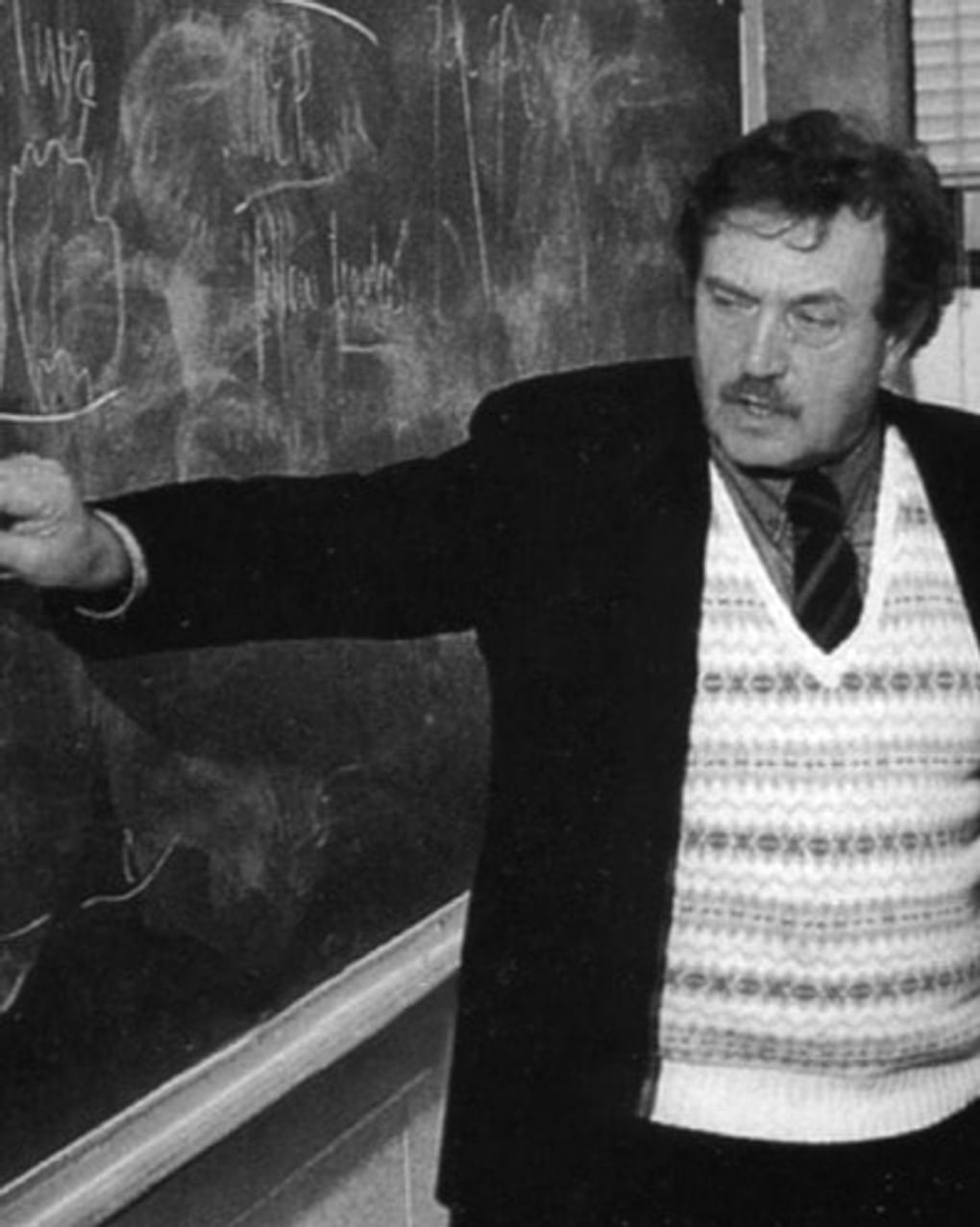 Василий Аксенов — профессор Университета им. Дж. Мэйсона. Фэрфакс, Виргиния, США. Иллюстрация к книге Виктора Есипова «Василий Аксенов — одинокий бегун на длинные дистанции». Издательство «Астрель», 2012