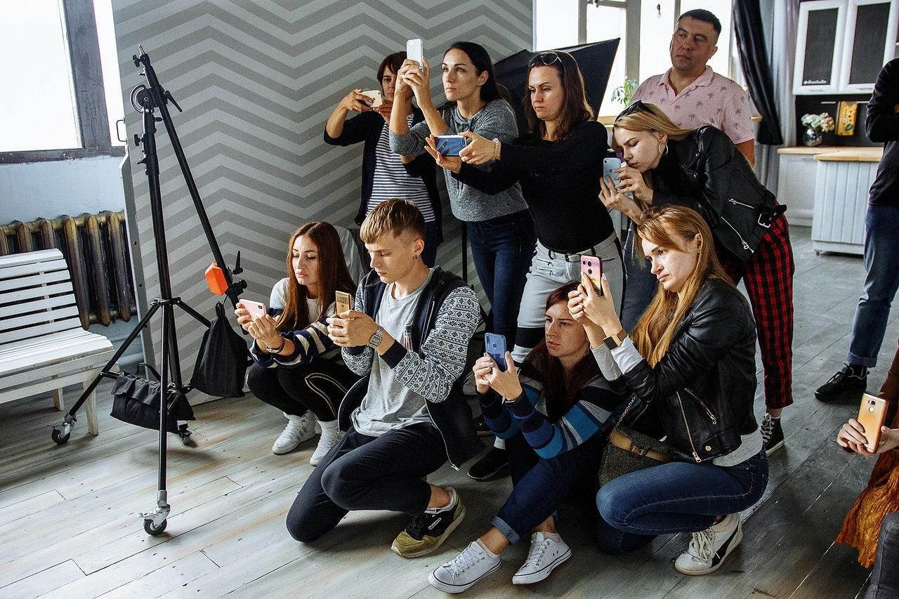 Школа мобильной связи. Бэкстейдж со съемок. Фотосессия бэкстейдж. Коллектив фотографов. Мастер класс фотографа.