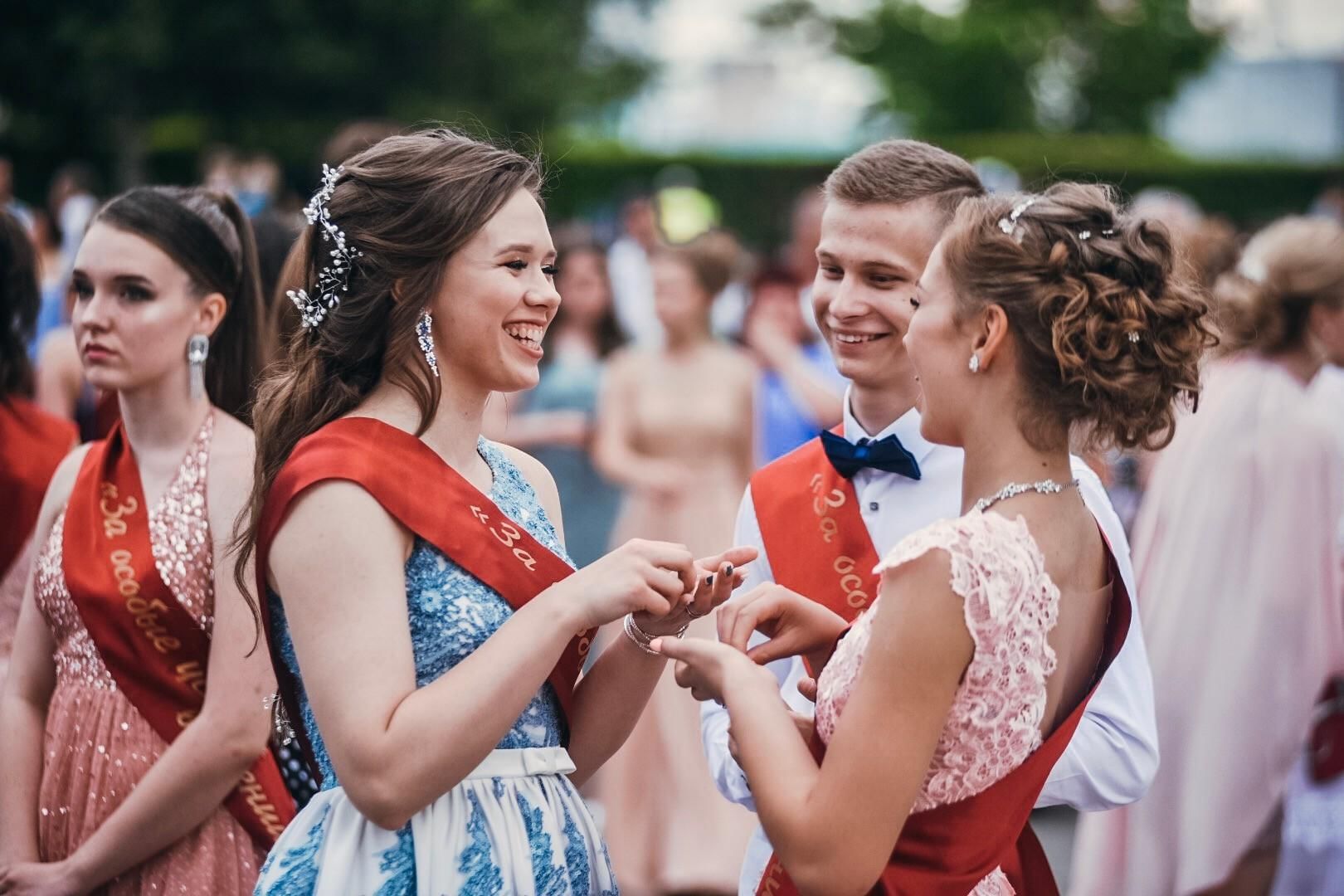 Фото с выпускных вечеров 11 класс