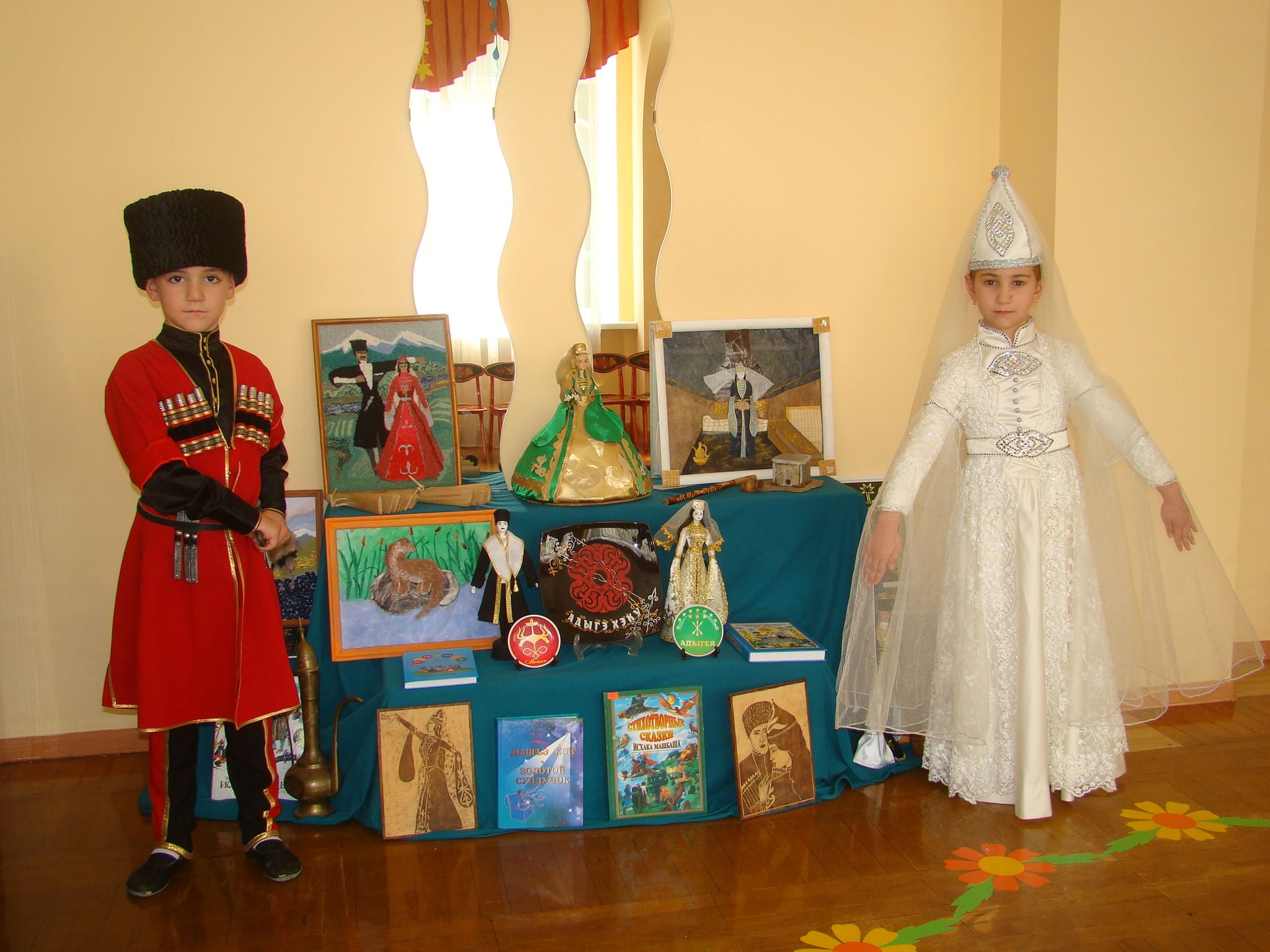 Адыгея республика калмыкия. Адыгейская кукла в национальном. Адыгейский национальный костюм. Куклы в адыгейском национальном костюме. Моя Адыгея.