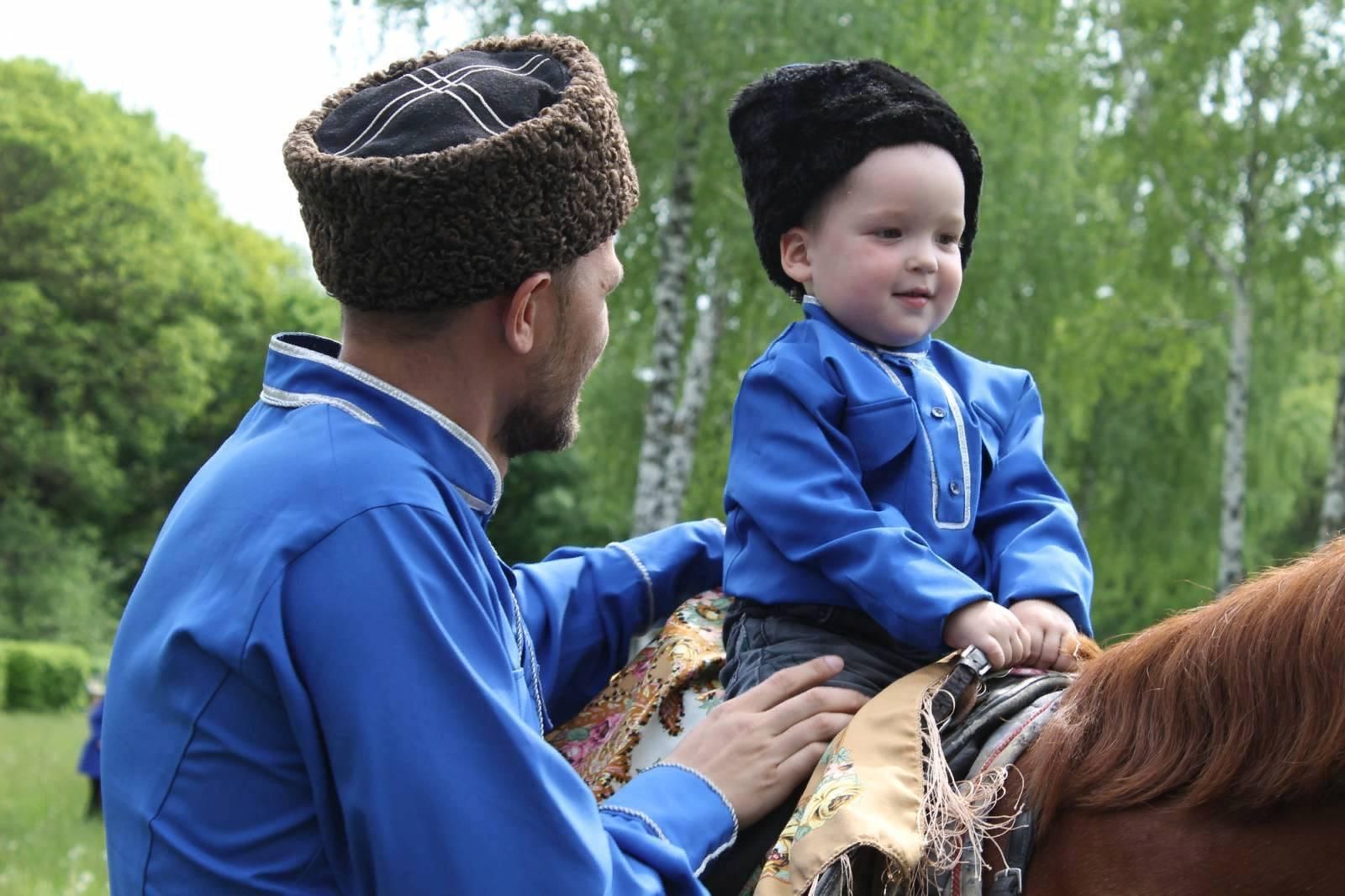 Признание сына отцу. Традиции Казаков. Казачьи традиции. Казачья семья. Казачьи дети.