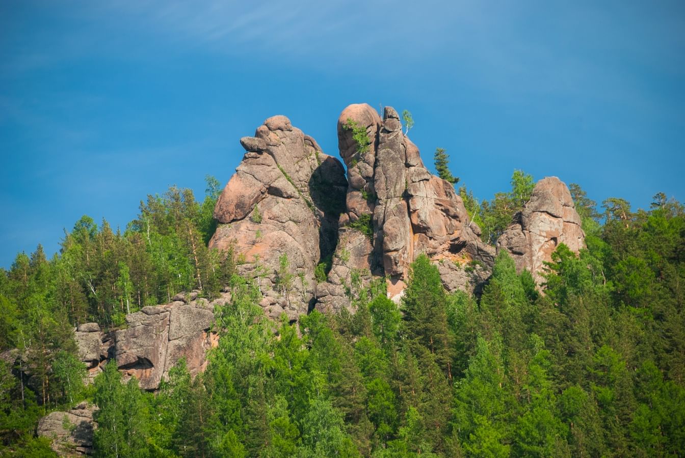 Узнаю красноярский край. Национальный парк столбы Красноярск. Красноярск национальный парк «Красноярские столбы». Красные столбы в Красноярске. Красноярск достопримечательности заповедник столбы.