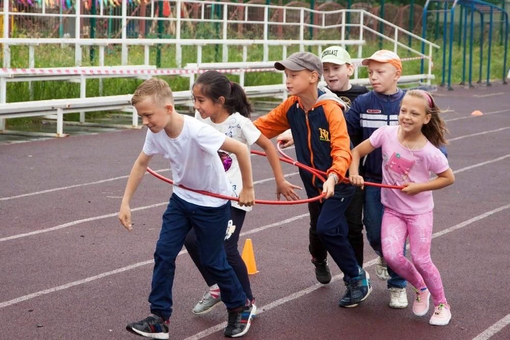 Веселые старты с родителями. Спортивные соревнования для детей. Веселые старты. Спортивные соревнования подростков. Спортивные состязания для школьников.