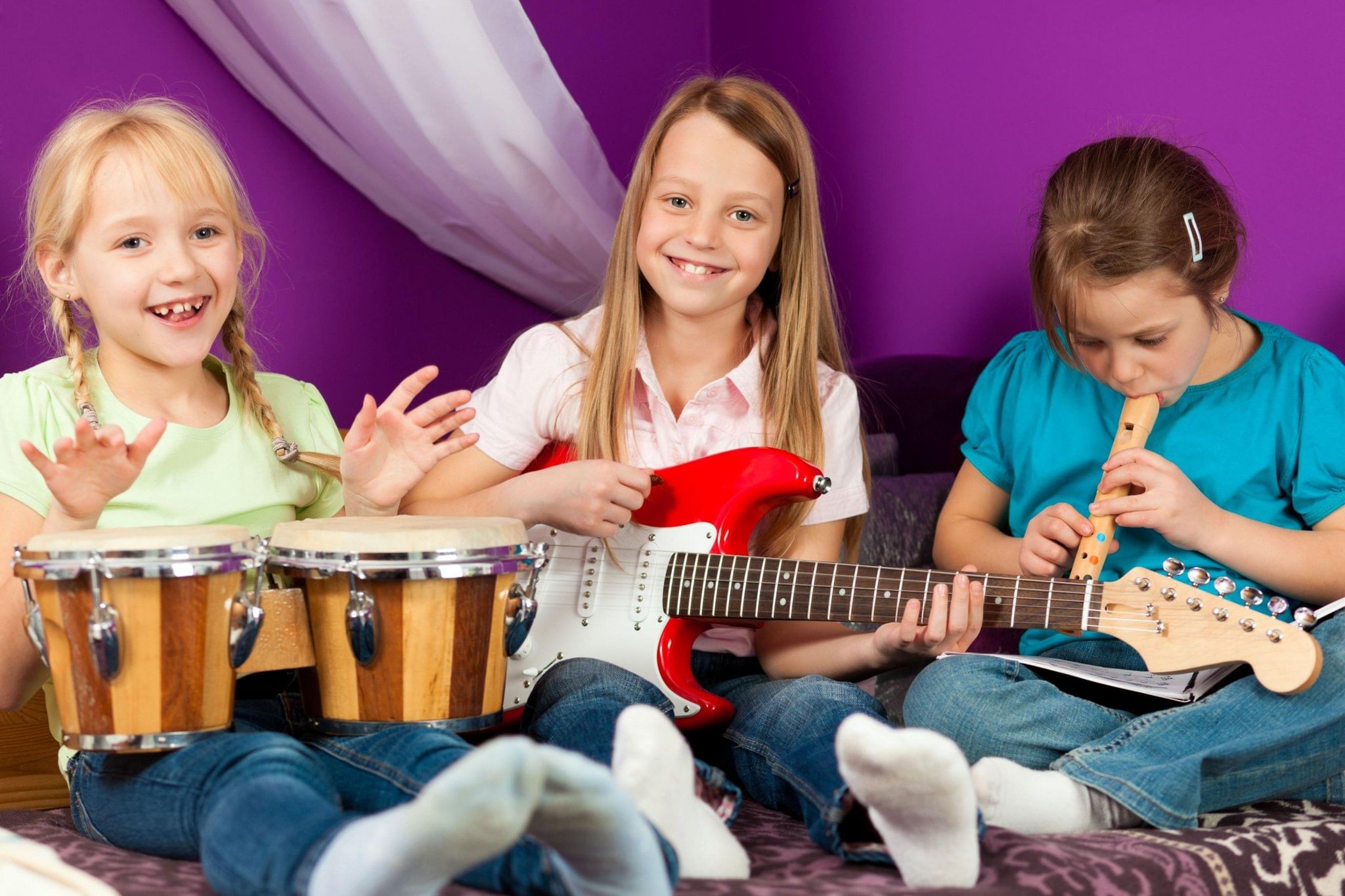 фото маленьких детей занимаются музыкой