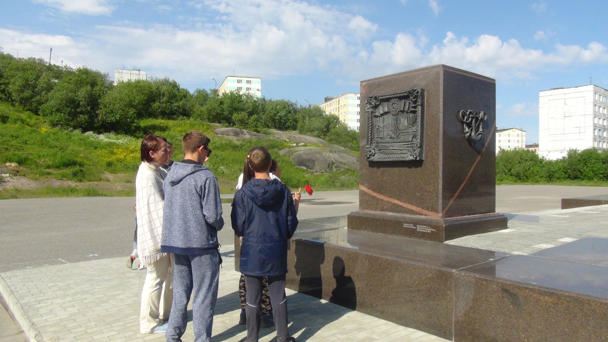 Полярный памятники город воинской славы