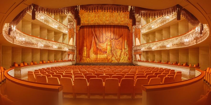 Основное изображение для события Театральная экскурсия «Прогулка по Михайловскому театру»