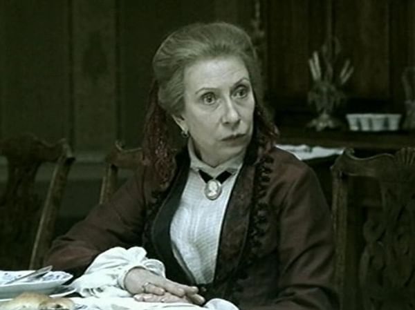 Инна Чурикова в роли генеральши Лизаветы Епанчиной в телевизионном многосерийном фильме Владимира Бортко «Идиот» (2005)