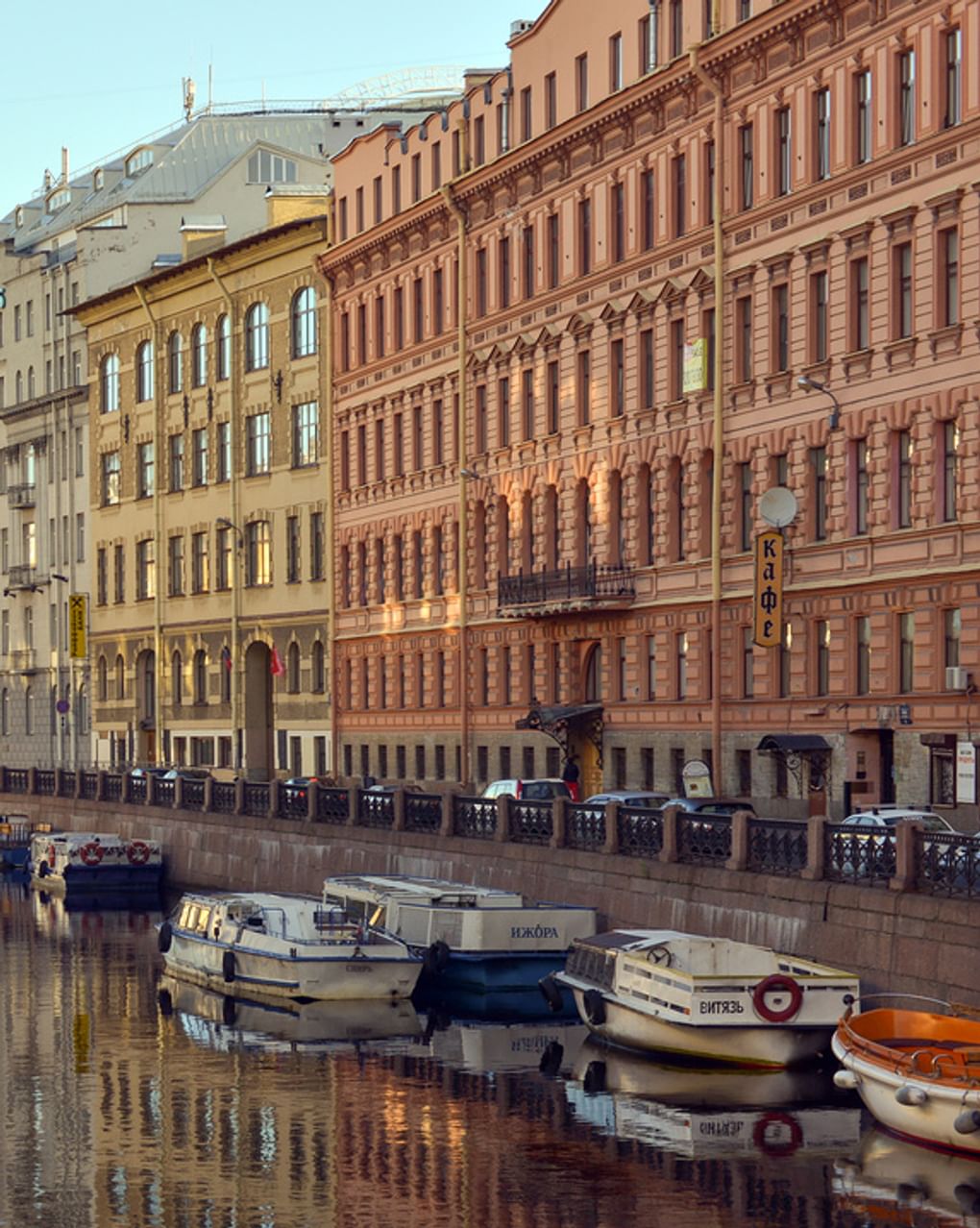 Бывшее здание Демутова трактира. Санкт-Петербург. Фотография: Александр Алексеев / фотобанк «Лори»