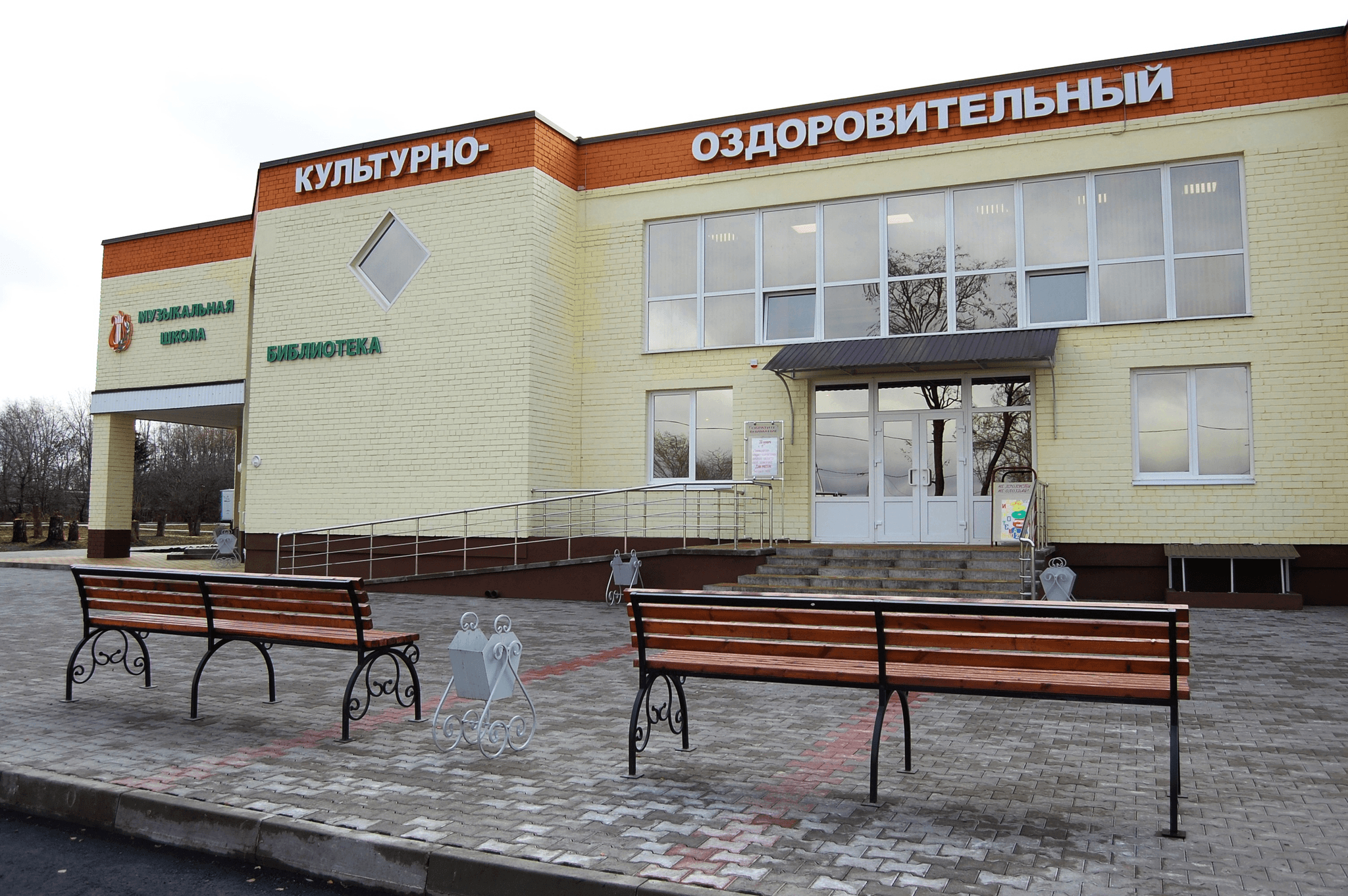 Бобровы дворы фото Боброводворская модельная библиотека - Губкинский район, с. Бобровы Дворы, ул. Б
