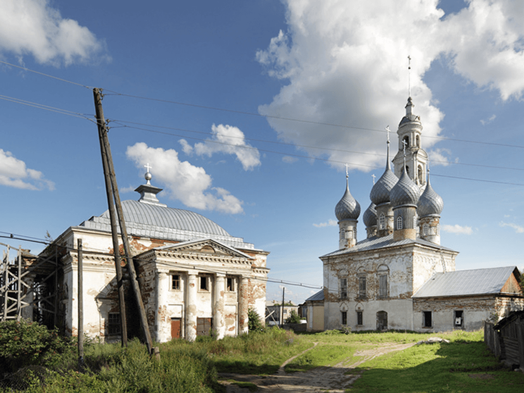 Вид на Георгиевскую колокольню и храмовый комплекс города. Юрьевец, Ивановская область. Фотография: Дмитрий Неумоин / фотобанк «Лори»