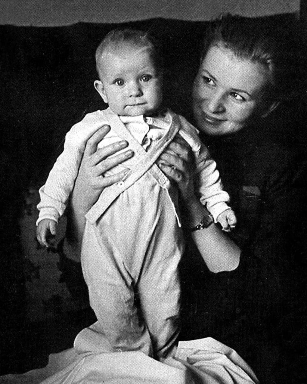 Валентина Серова с сыном Анатолием. Фотография: wellnesso.ru