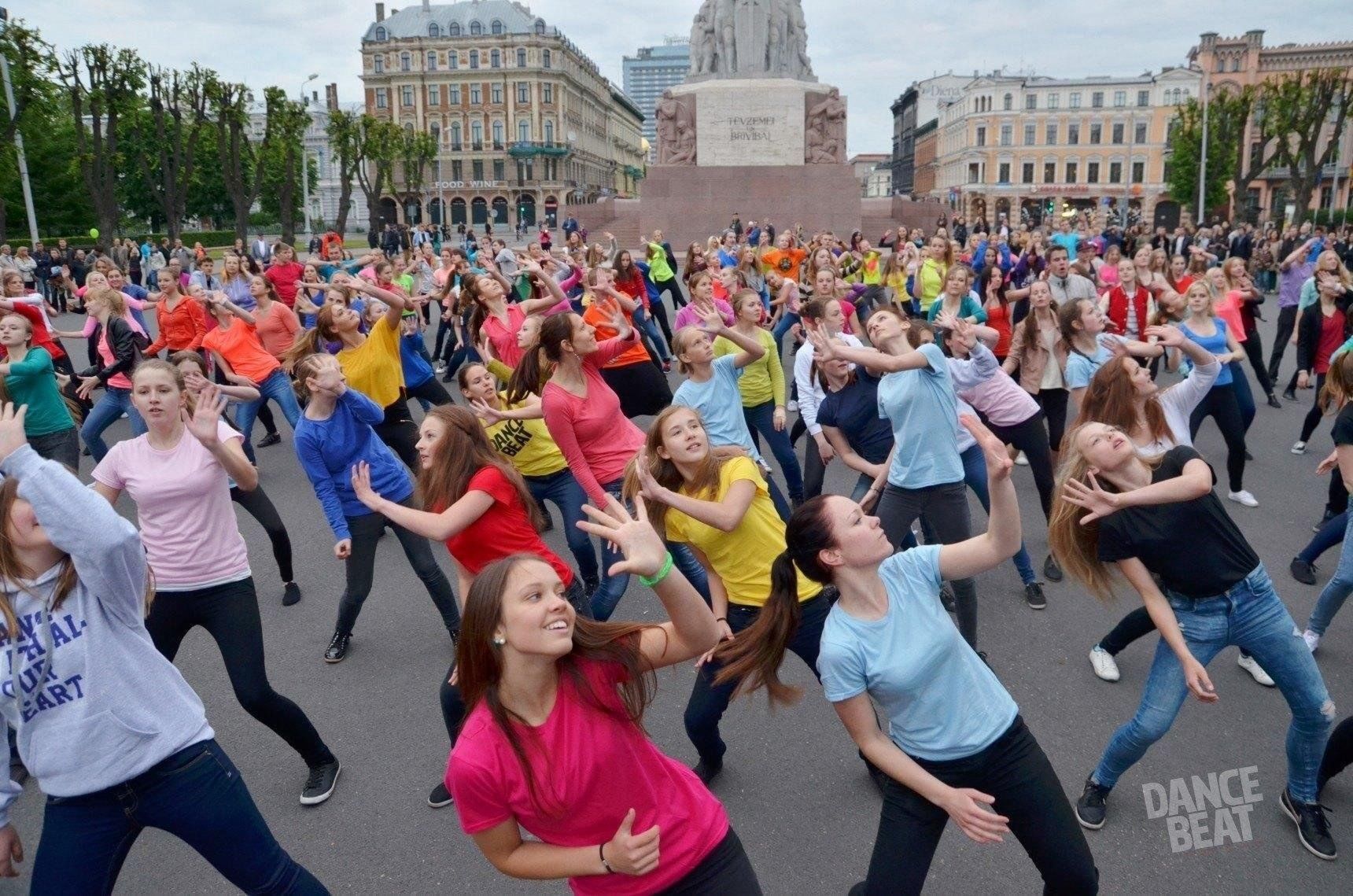 Флэшмоб на день рождения
