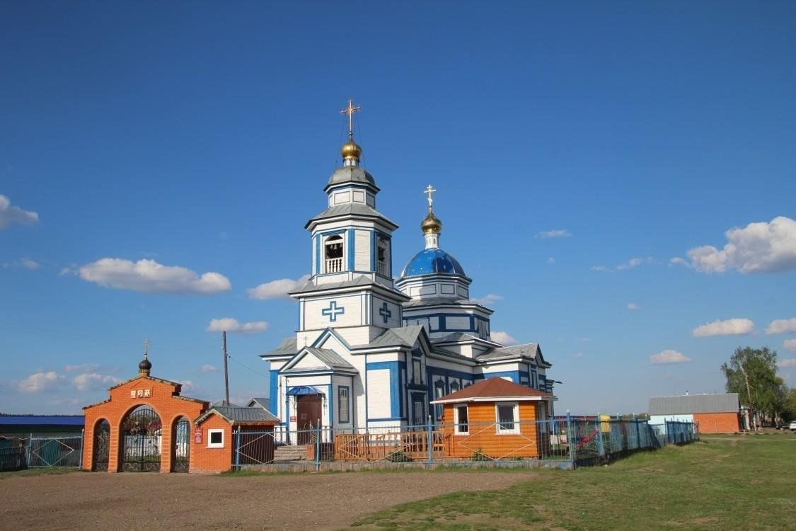 Село комсомольское. С Луцкое Церковь Чувашия. Село Луцкое Комсомольский район Церковь. Чувашская Республика Комсомольский район село Луцкое. Собор Казанской Божьей матери Чувашской Республики.