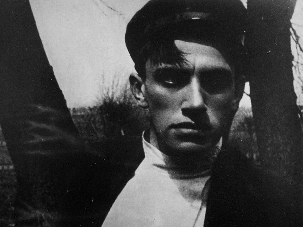 Владимир Маяковский в роли Хулигана в немом художественном фильме Евгения Славинского и Владимира Маяковского «Барышня и хулиган». Москва, 1918 год. Фотография: Государственный музей В.В. Маяковского, Москва