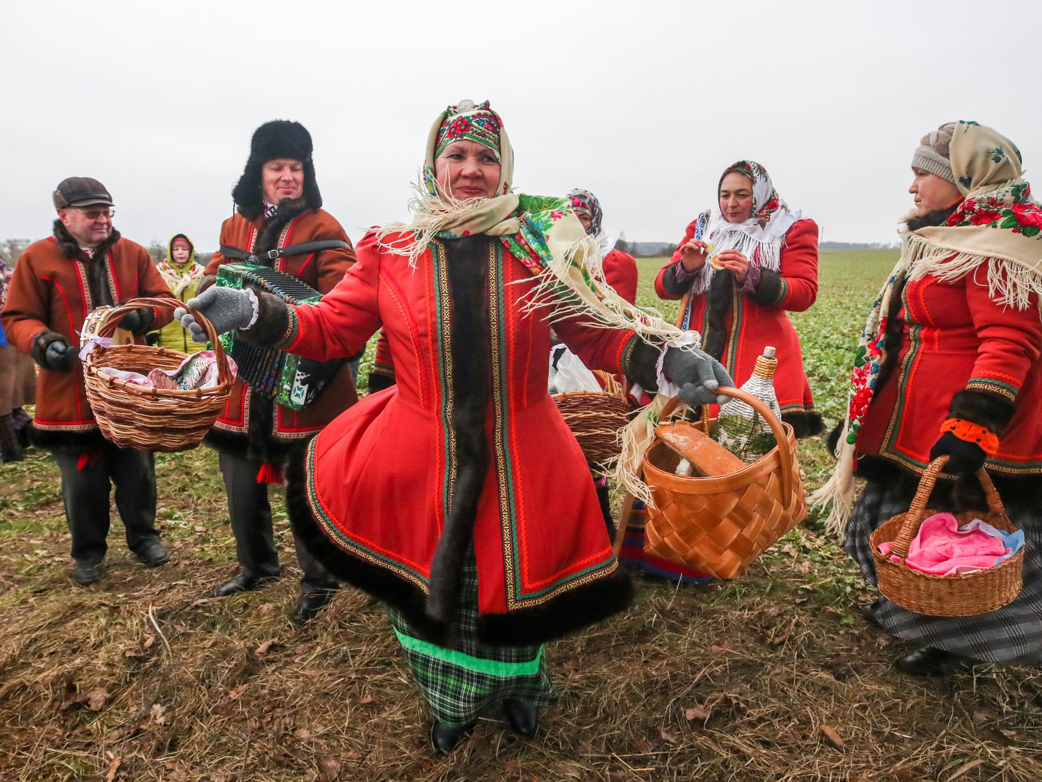 Когда коляды в беларуси. Колядки в Белоруссии. Коляды в Беларуси. Белорусские колядовщики. Семейные поверья, традиции.