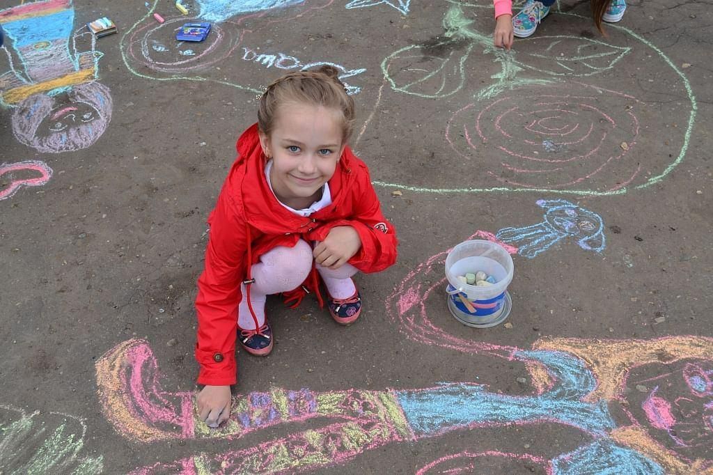 Фото детских рисунков на асфальте