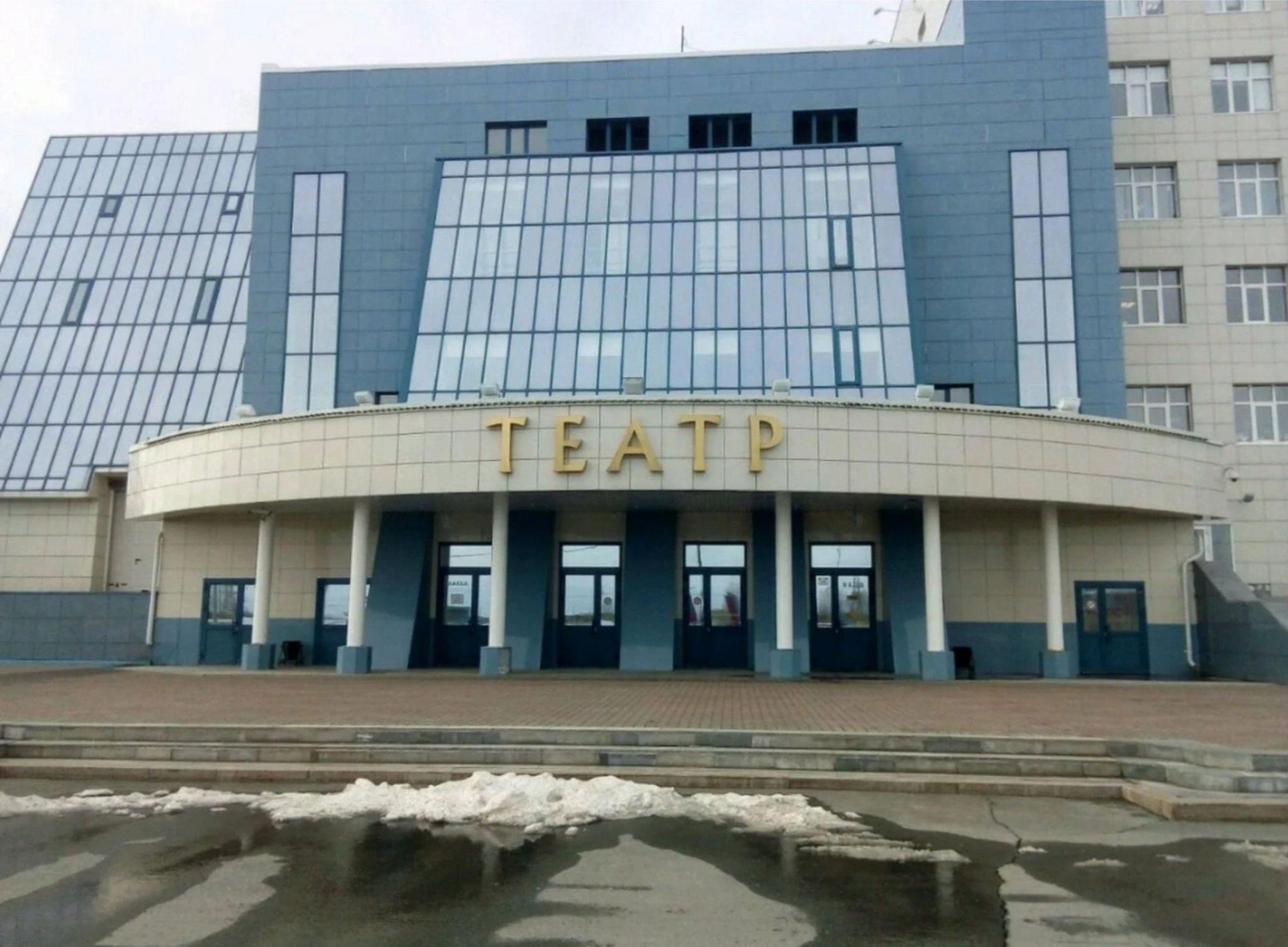 сургутский драматический театр