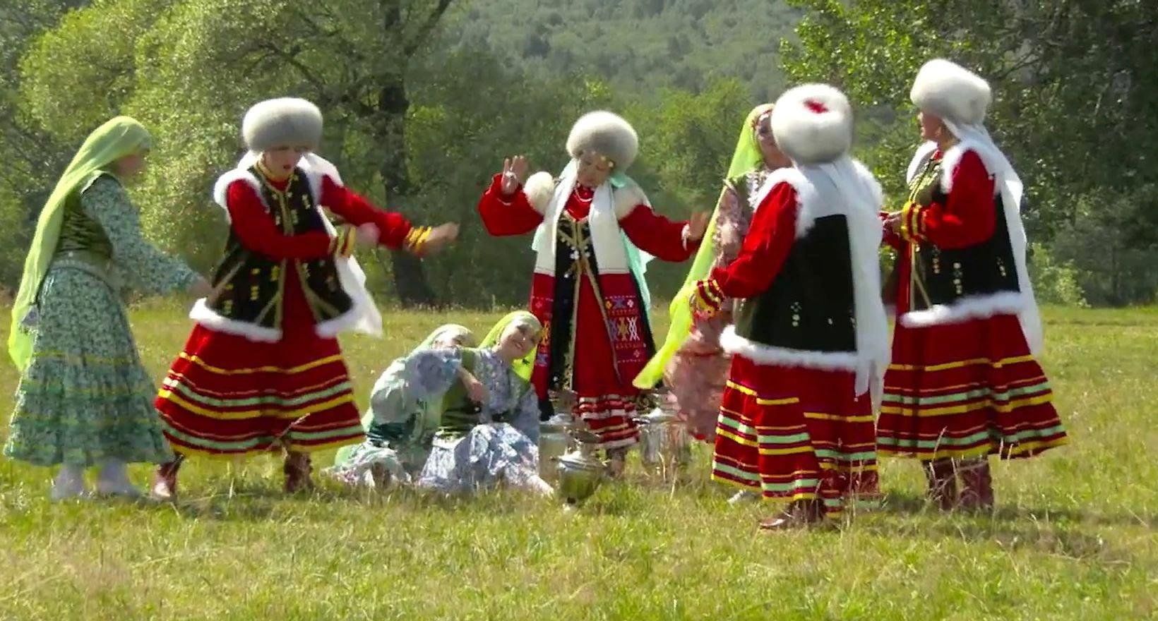 Традиционный башкирский танец. Башкирский танец. Башкиры танец народный. Башкирия национальные танцы.