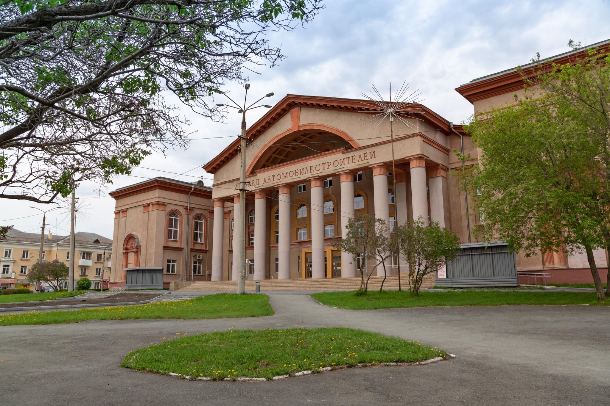 Дворец культуры автомобилестроителей просп автозаводцев 21 фото