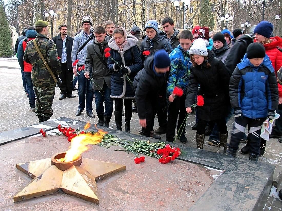 Дни памяти отмечаемые. День неизвестного солдата. День памяти неизвестному солдату. День неизвестного героя. Памяти неизвестного солдата посвящается.