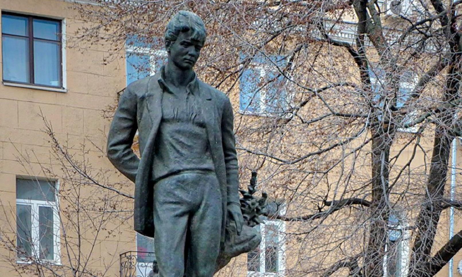 памятник есенину в москве на тверском бульваре