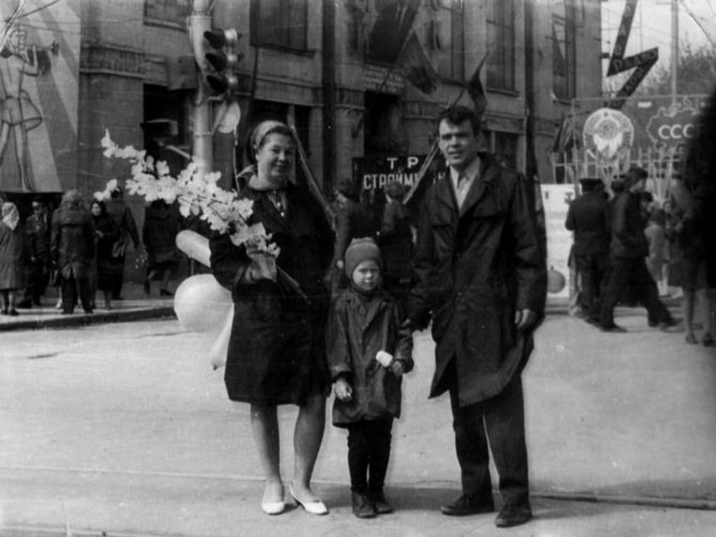 Евгений Миронов с родителями. Фотография из личного архива Евгения Миронова / old.emironov.ru