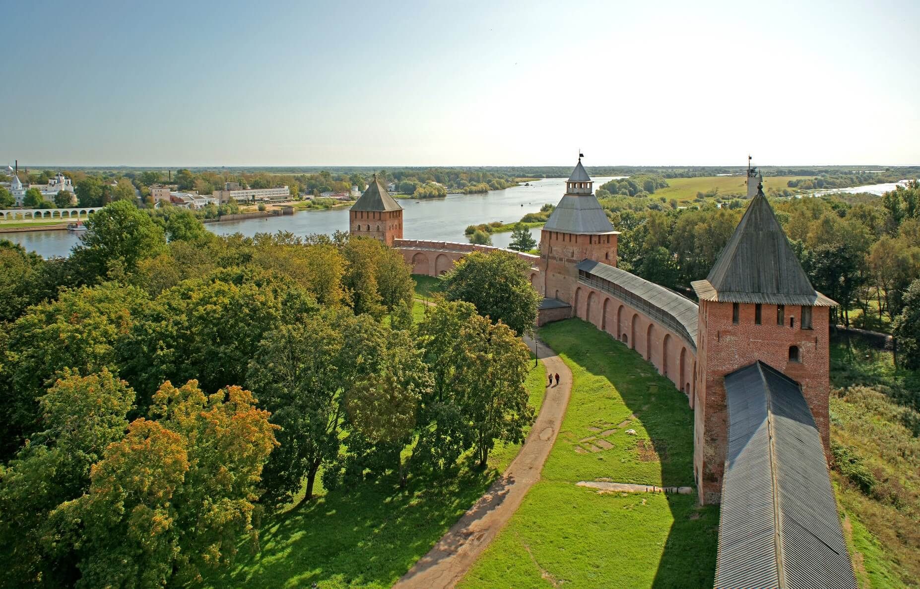 Про новгород. Великий Новгород город. Великий Новгород Кремль летом. Великий Новгород Великий Новгород. Великий Новгород Старая Русса Валдай.