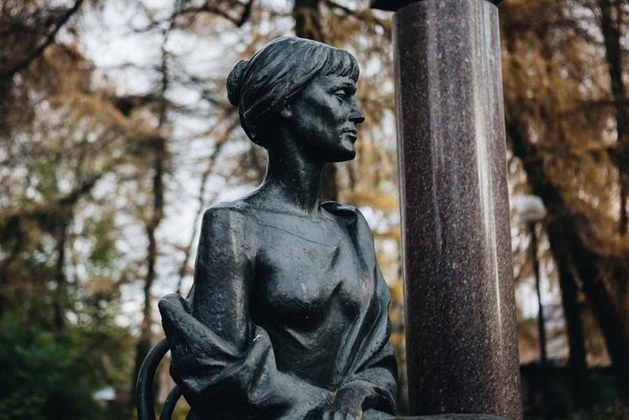 Ахматова создала памятник