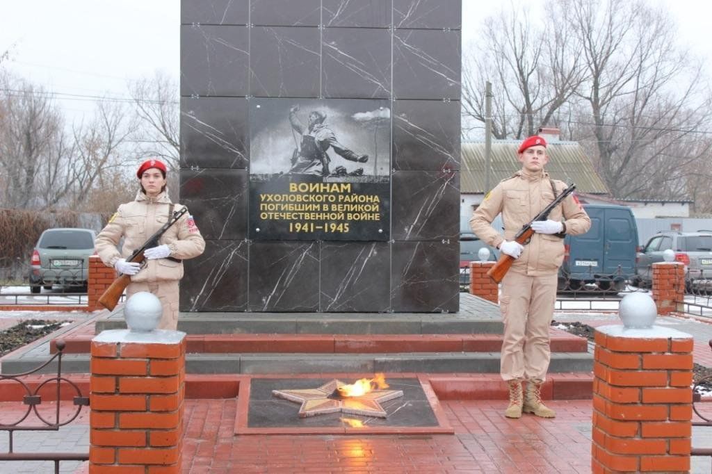 День неизвестного солдата 2023. Памятник неизвестному солдату Ухолово. Подвиг советского солдата. День памяти неизвестного солдата Рязань. Выставка к Дню неизвестного солдата фото.