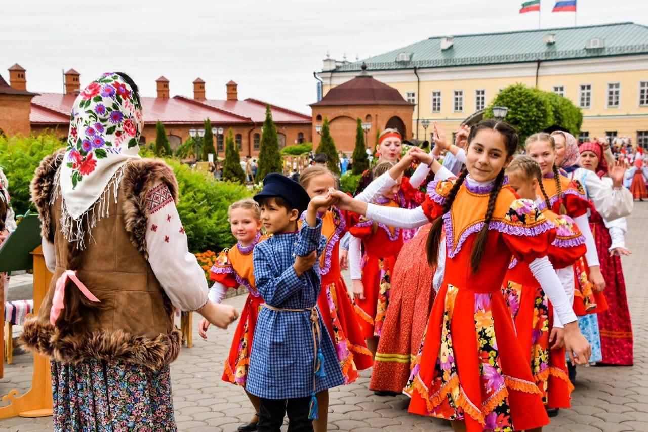 Народный татарстан. Народы Татарстана. Игры народов Татарстана. Праздничный круг народов Татарстана. Народы Татарстана картинки.