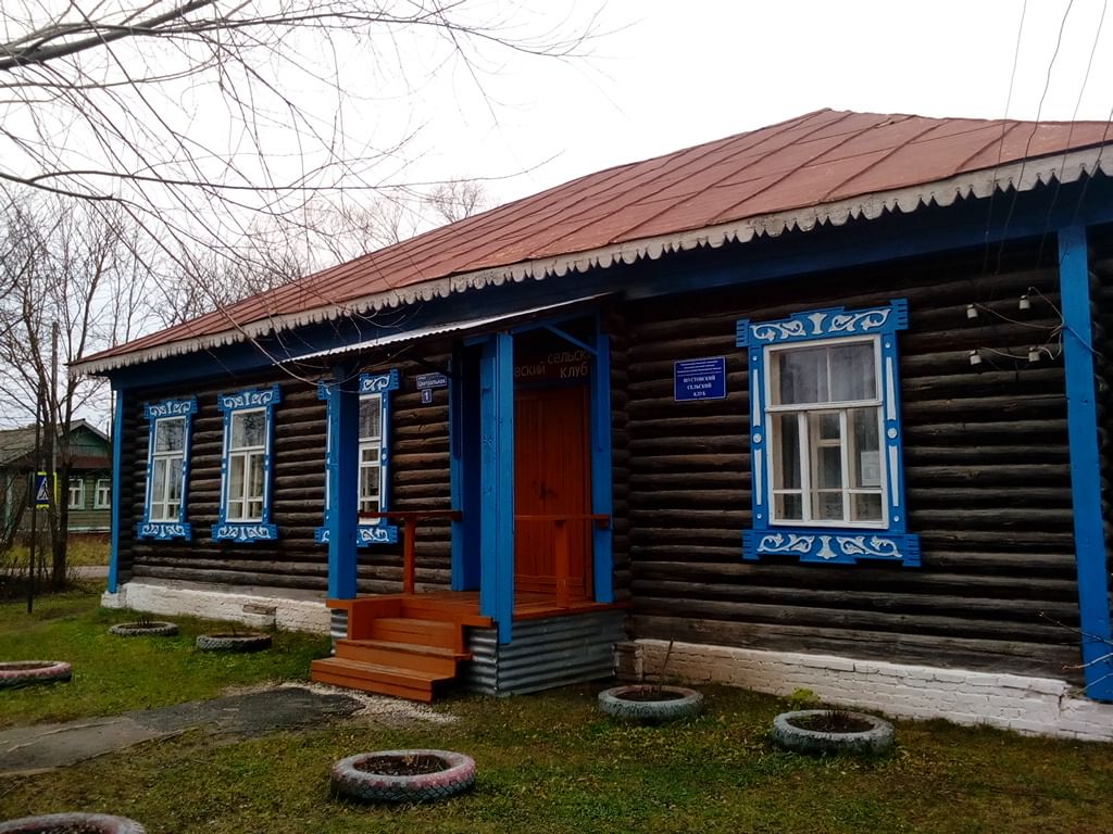 Деревня у клуба