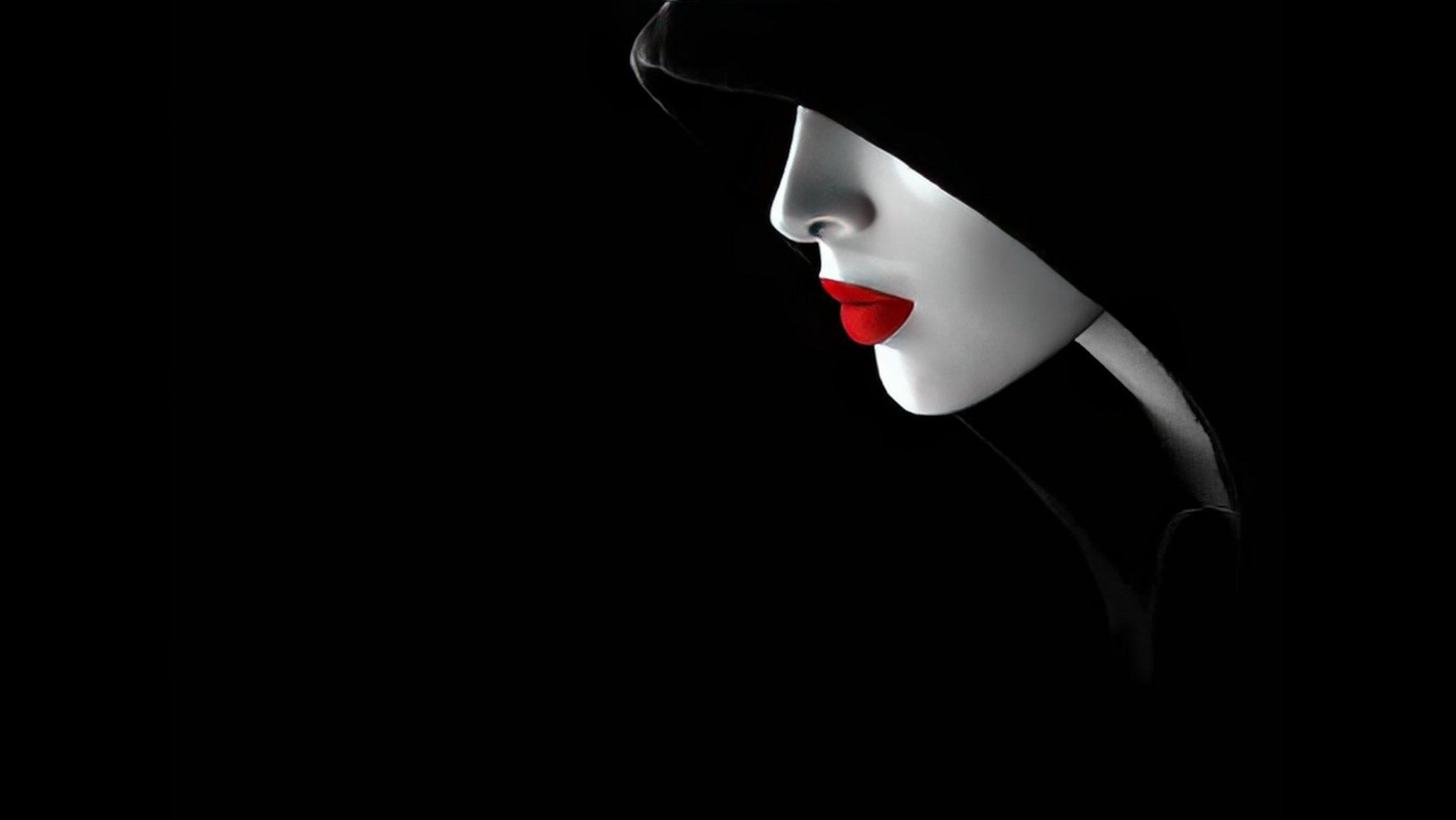 Дама на черном фоне. Лицо девушки на черном фоне. Женщина с красными губами. Красные губы на черном фоне. Красивые девушки на черном фоне.