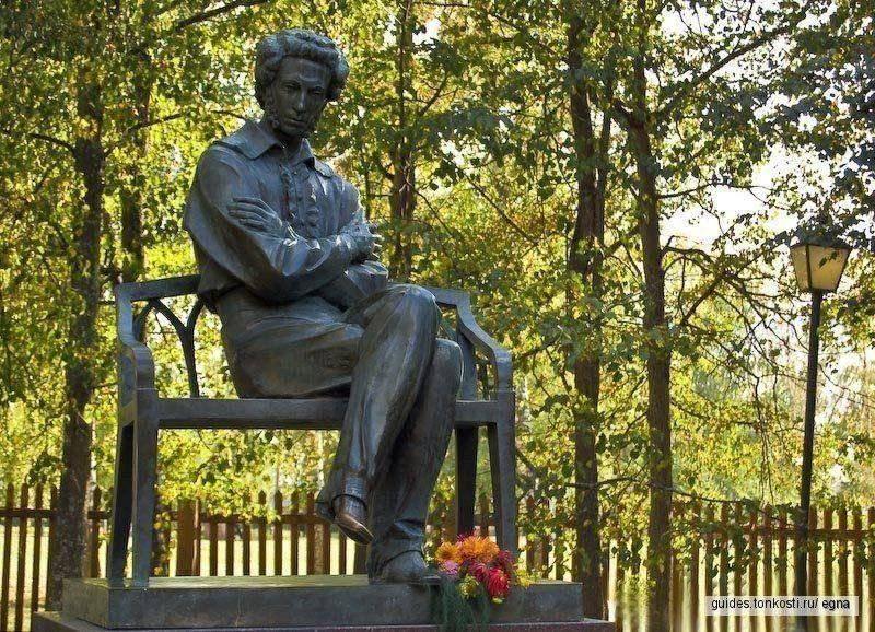 Большое болдино пушкинское. Большое Болдино памятник Пушкину. Пушкин в Болдино. Болдино усадьба Пушкина памятник. Большое Болдино Нижегородская область музей Пушкина.