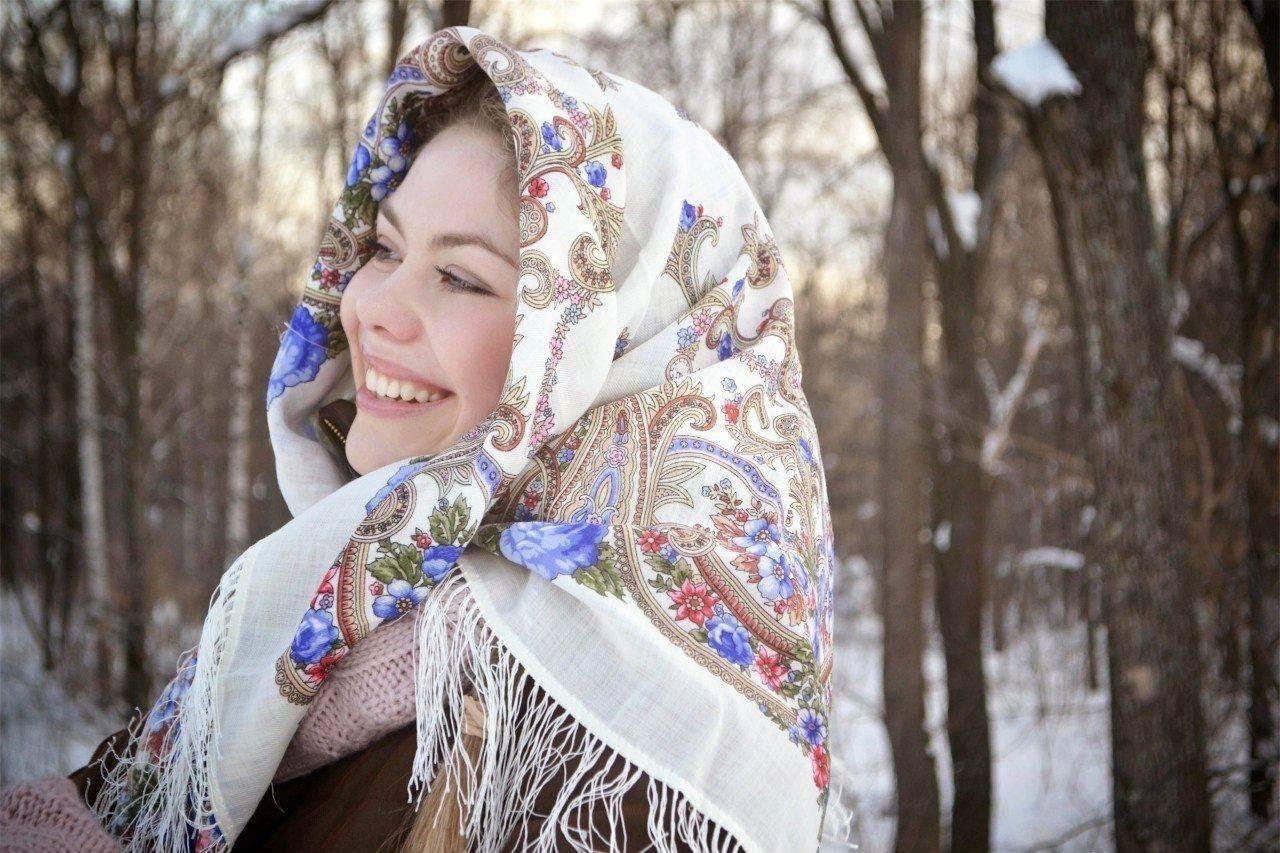 Фото русских баб. Павлопосадский платок Славянка. Русская красавица платок павловопосадский. Павловопосадский платок Славянка 13. Павловопосадский платок девица Краса.