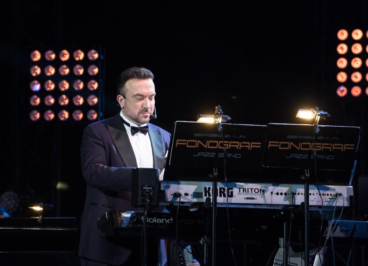 димитрис ботинис дирижер. голос оркестр. весенние голоса оркестр. оркестр в голос на 1 канале. голос оркестр.