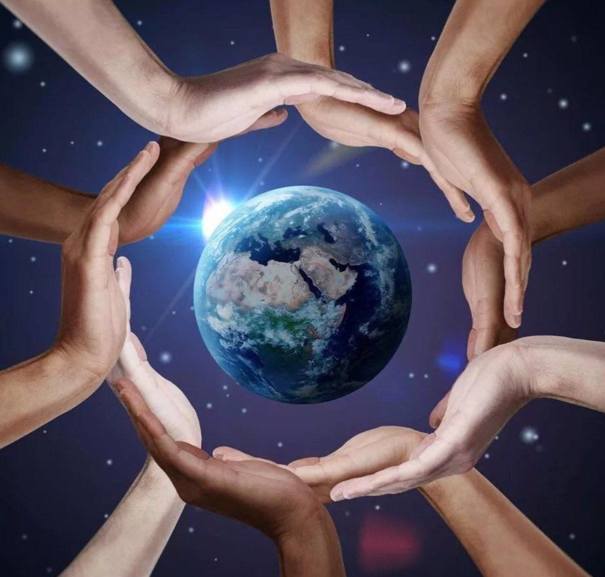 Мир дружба живой. Планета в руках человека. Единство людей. Земля в руках. Мир в руках человека.