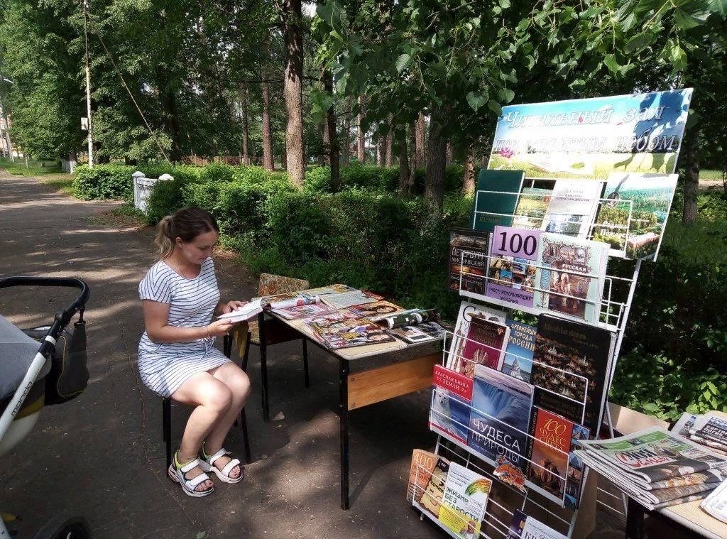 Читальный зал под открытым небом в библиотеке