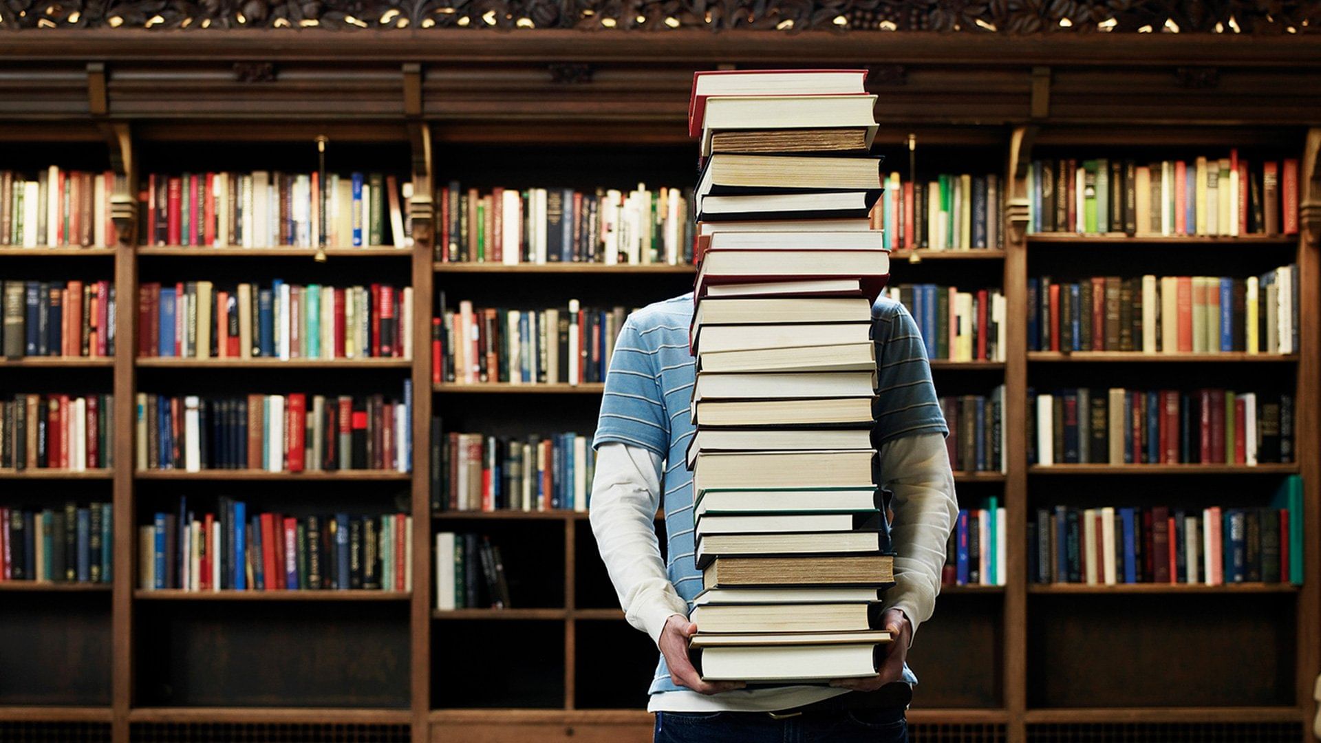 В библиотеке было 900 книг
