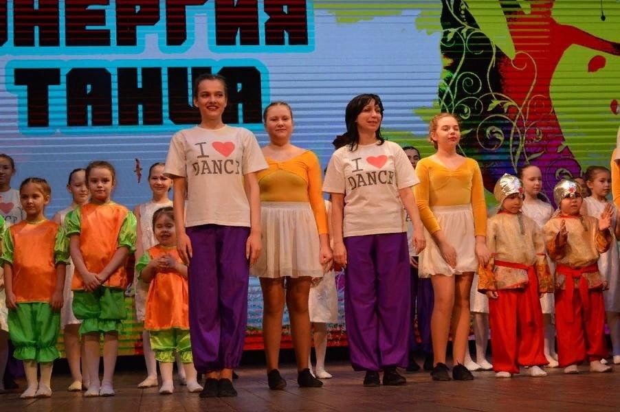 Tandem студия танцев сертолово. эстрадный танец силуэт. давай устроим танцы. танцевальный флешмоб в торговом центре. современные танцы.