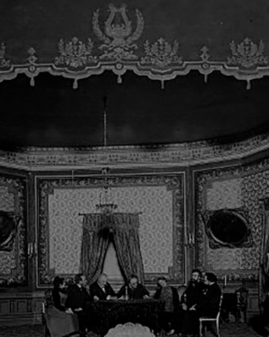Спиритический сеанс. Сцена из спектакля «Плоды просвещения». 1891 год. Фотография: Государственный центральный театральный музей им. А.А. Бахрушина, Москва