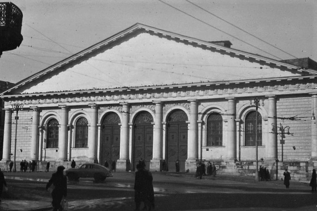 Московский Манеж. 1960. Фотография: <a href="https://commons.wikimedia.org/w/index.php?curid=215238" target="_blank" rel="noopener">commons.wikimedia</a> / <a href="https://creativecommons.org/licenses/by-sa/3.0" target="_blank" rel="noopener">CC BY-SA 3.0</a>