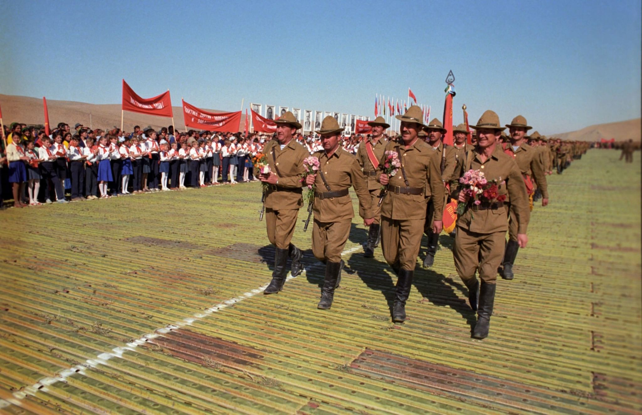 Вывод войск дата. Вывод советских войск из Афганистана 1989. Вывод советских войск из Афганистана. Вывод советских войск в Афганистан. Вывод войск СССР из Афганистана.