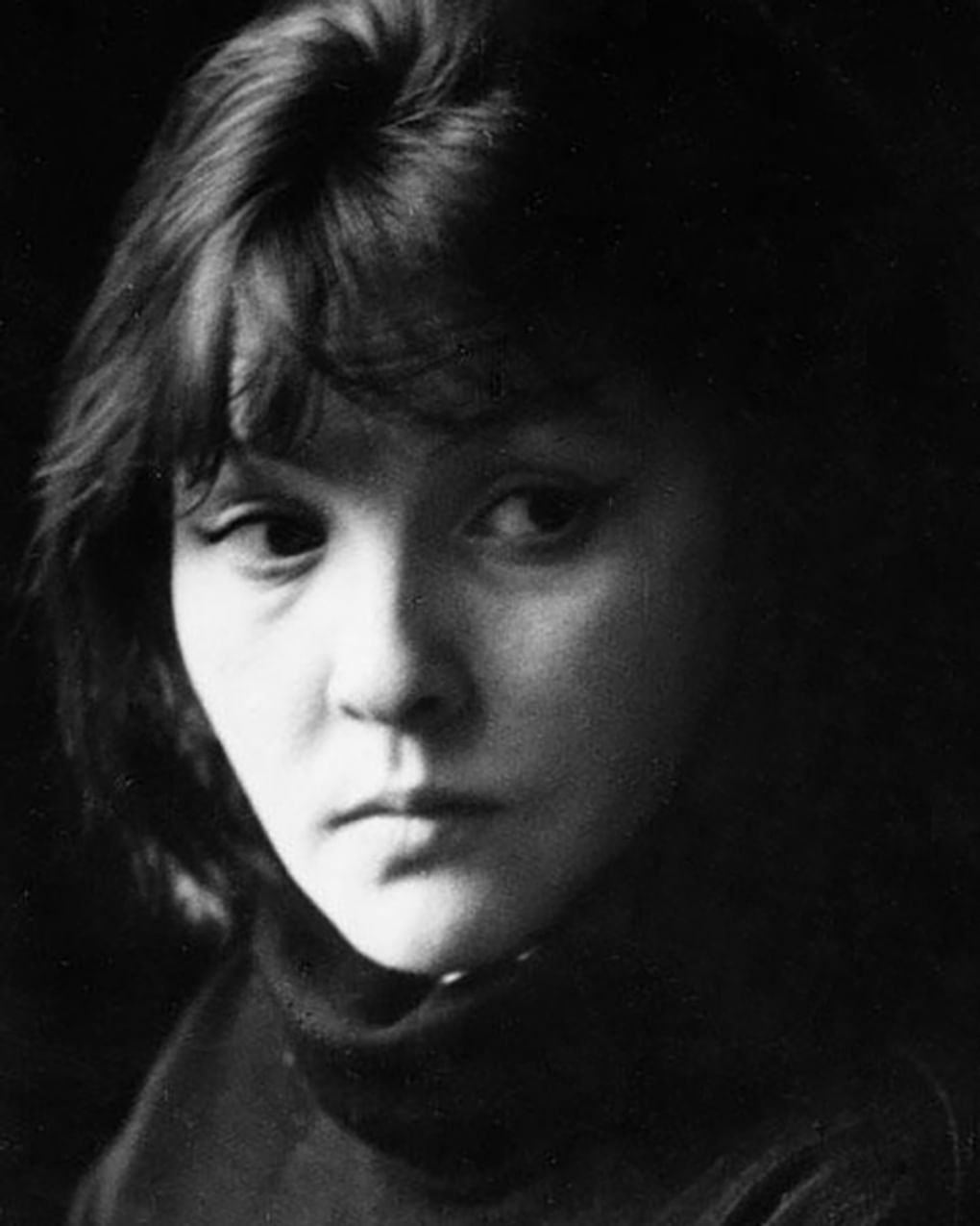 Белла Ахмадулина. 1960-е годы. Фотография: Александр Лесс / Государственный литературно-мемориальный музей Анны Ахматовой в Фонтанном доме, Санкт-Петербург