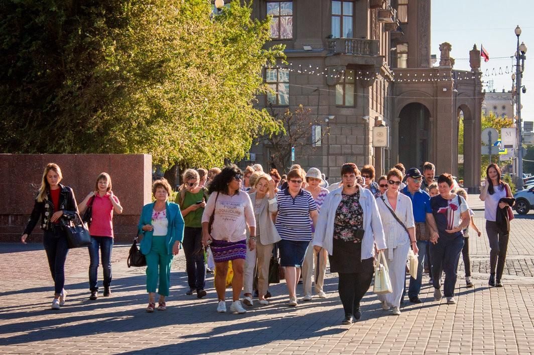 Пешая прогулка по центру. Пешеходная экскурсия. Пешая экскурсия. Городские пешеходные экскурсии. Экскурсия по городу.