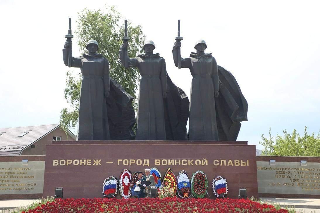 Воронеж слава. Памятник Чижовский плацдарм в Воронеже. Воронеж город воинской славы Чижовский плацдарм. Памятники города Воронежа Чижовский плацдарм. Воронеж город воинской славы памятник.