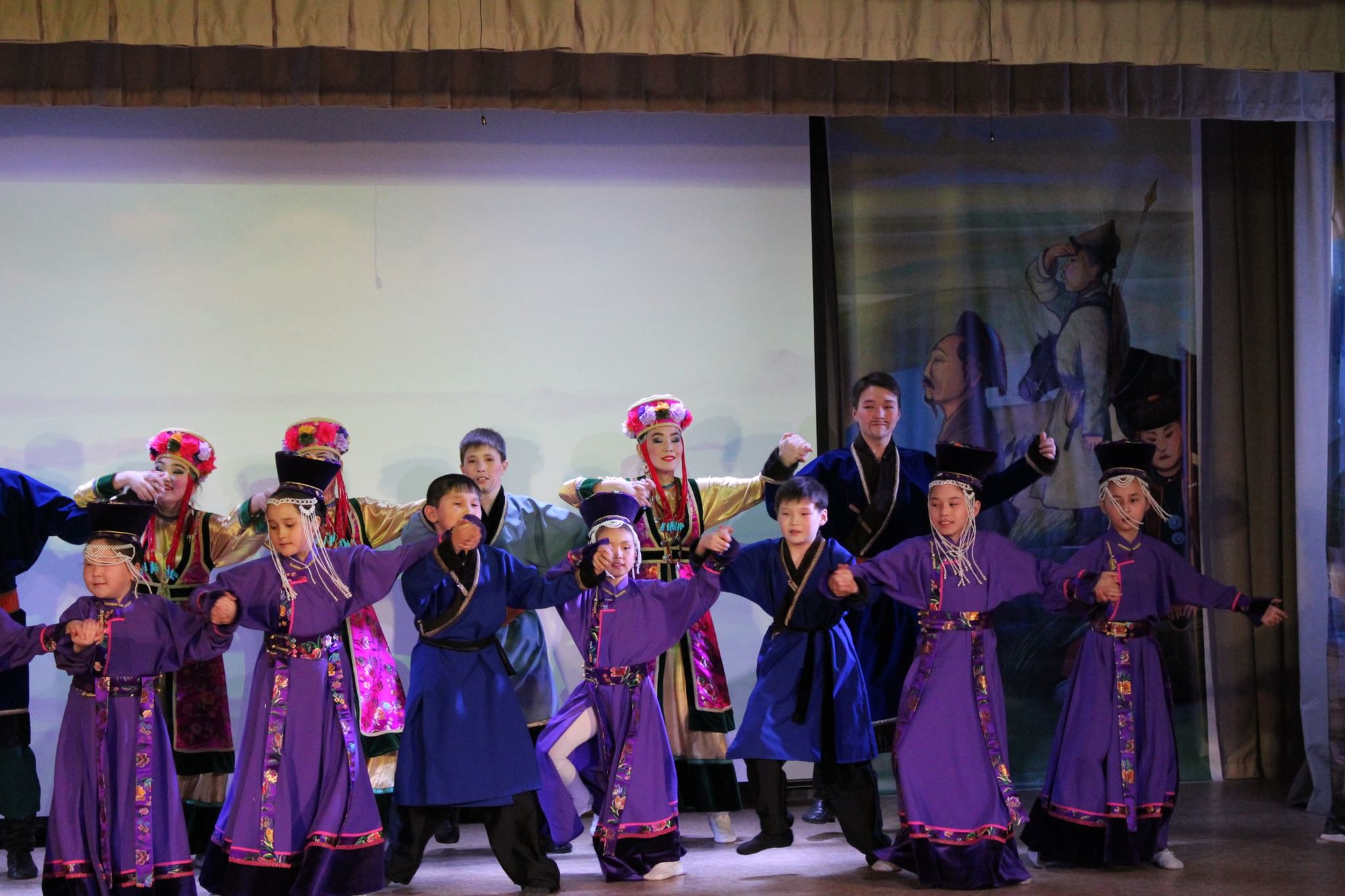 Погода одинск ангарский. Сагаалган концерт. Дом культуры Одинск. Ансамбль Гэсэр Одинск. Село Одинск Ангарский район.
