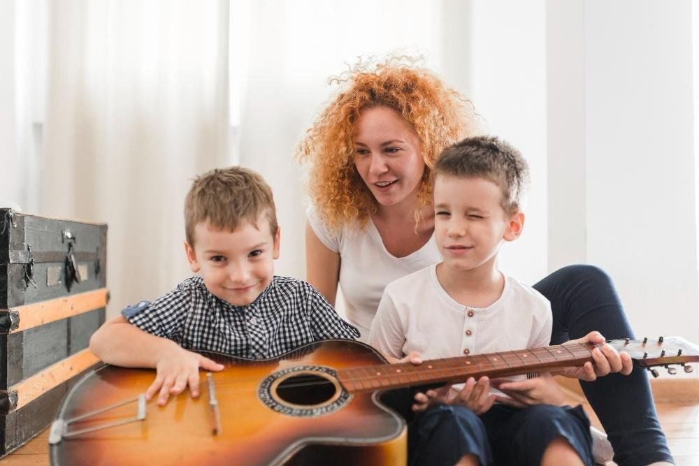 Семья скрипки. Дети музыканты. Музыкальная семья скрипачей.