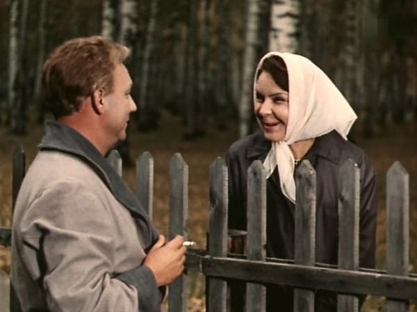 Николай Рыбников в роли Григория и Нина Ургант в роли Паши в короткометражном фильме Дамира Вятича-Бережных «Люди, как реки…» (1968)